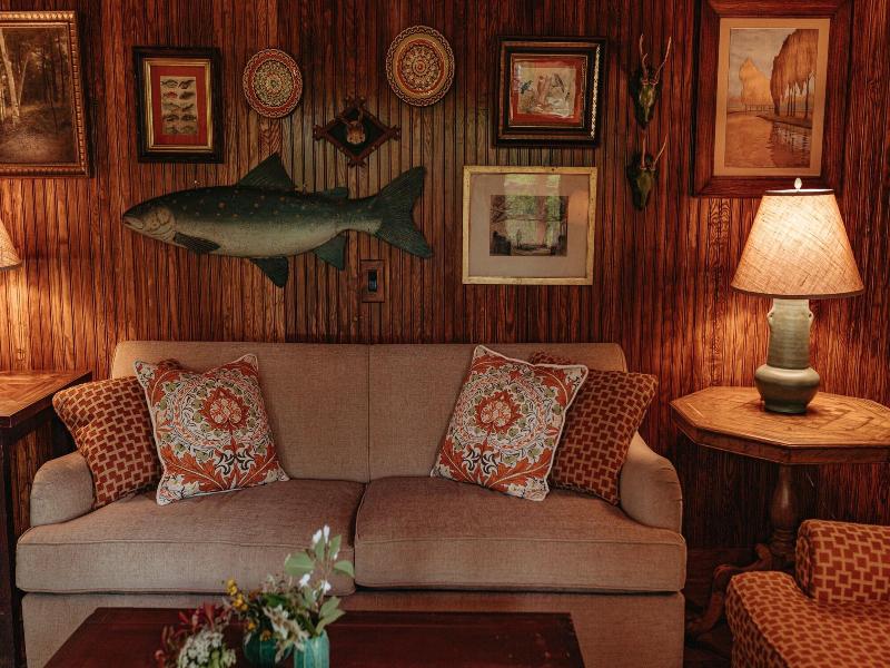 Deer Mountain Inn image