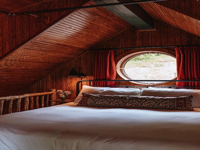 Deer Mountain Inn image