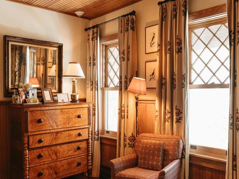 Deer Mountain Inn image