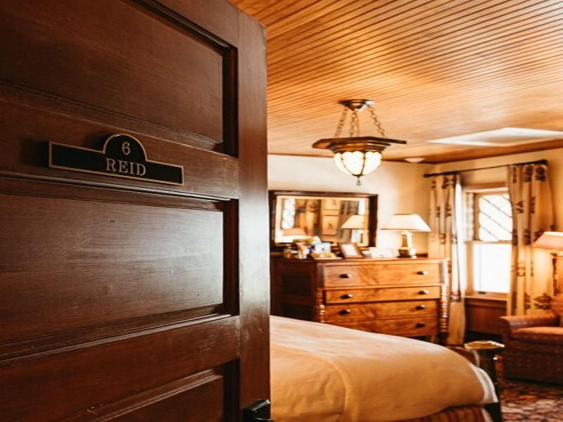 Deer Mountain Inn image