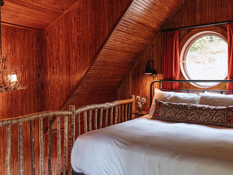 Deer Mountain Inn image