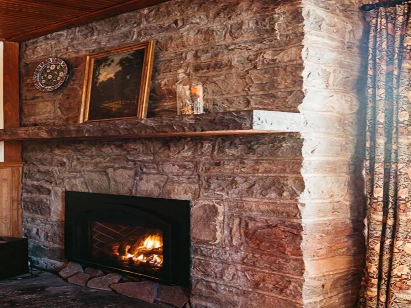 Deer Mountain Inn image