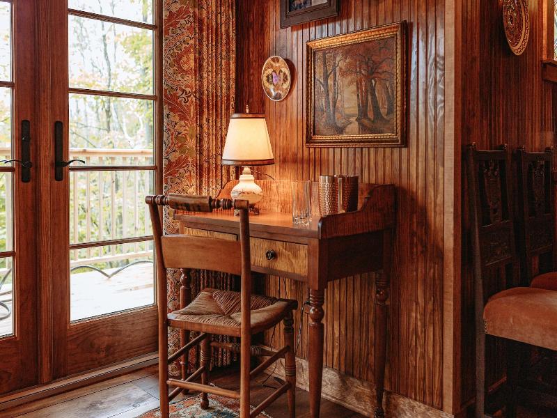 Deer Mountain Inn image
