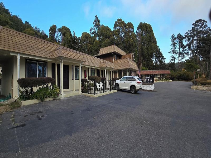 Ocean Cove Lodge image