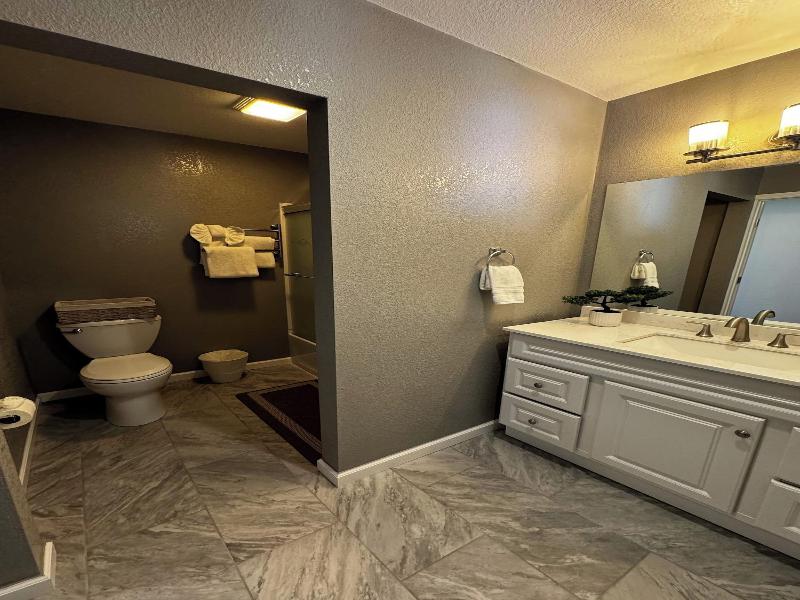 Ocean Cove Lodge image