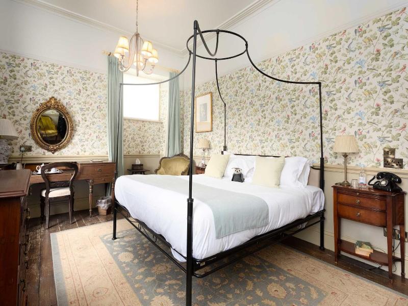 Crown Hotel image