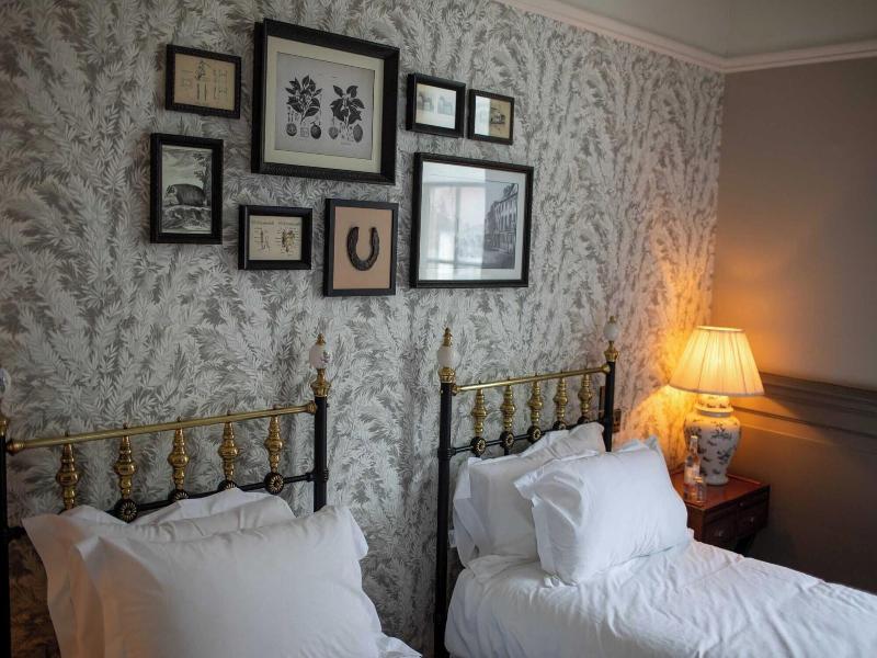 Crown Hotel image