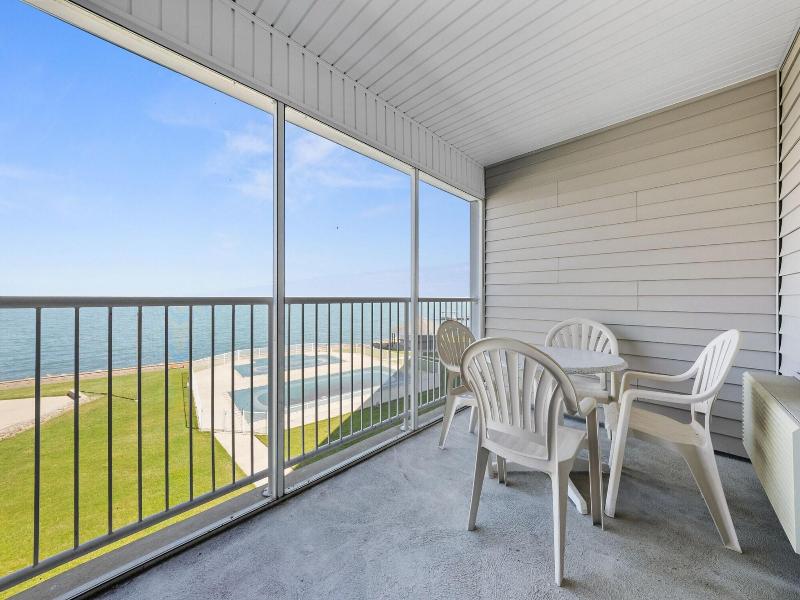 Bayshore Resort At Put In Bay image