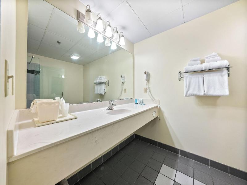 Bayshore Resort At Put In Bay image