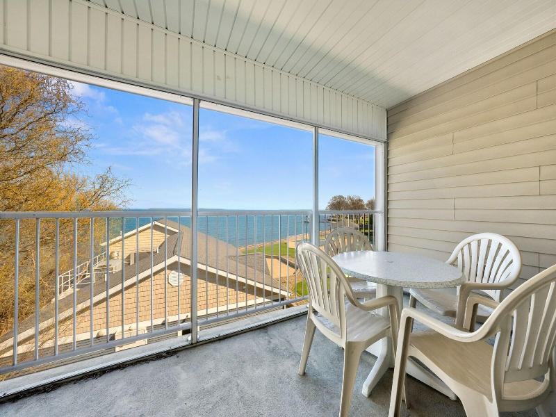 Bayshore Resort At Put In Bay image
