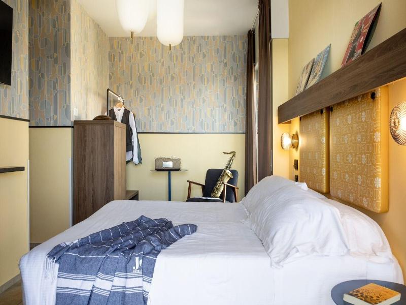 Hotel Jolly Roger image