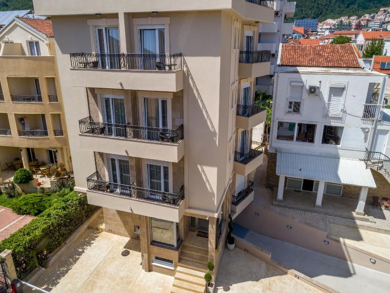 Almare Apartments Budva — exterior view