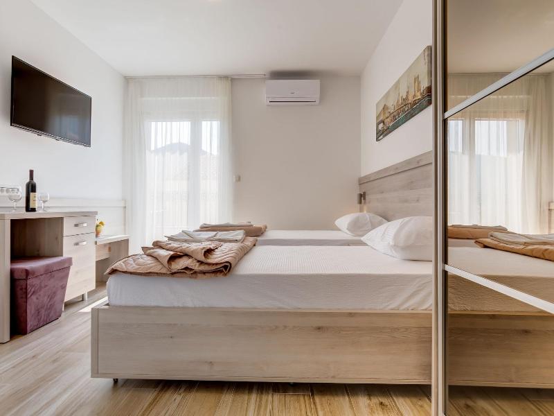 Almare Apartments Budva image