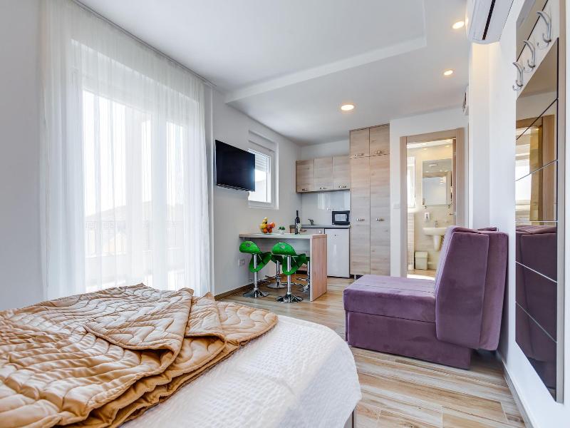 Almare Apartments Budva image