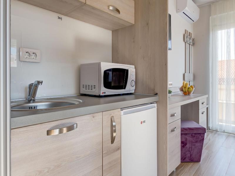 Almare Apartments Budva image