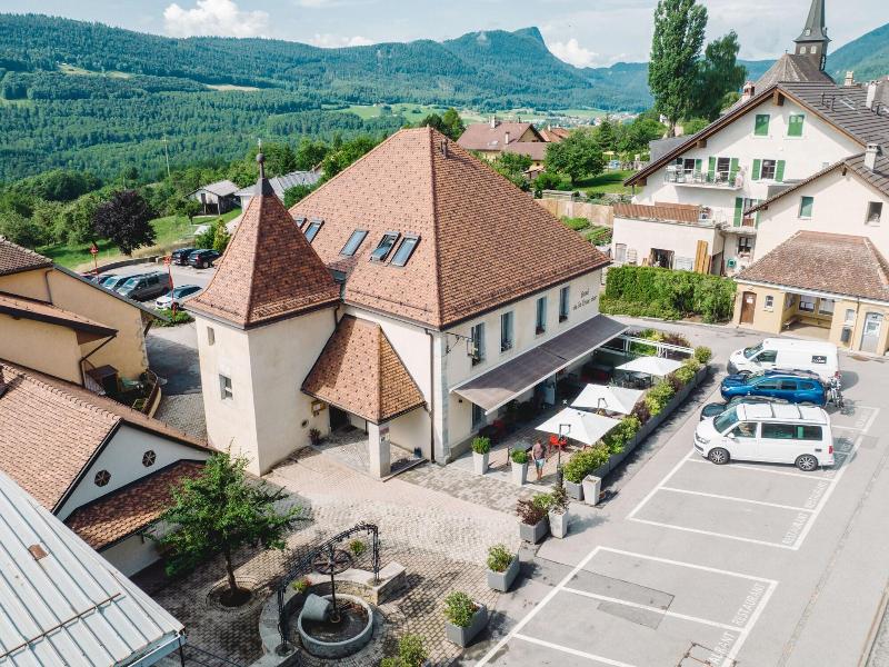 Hotel Restaurant La Croix D Or image