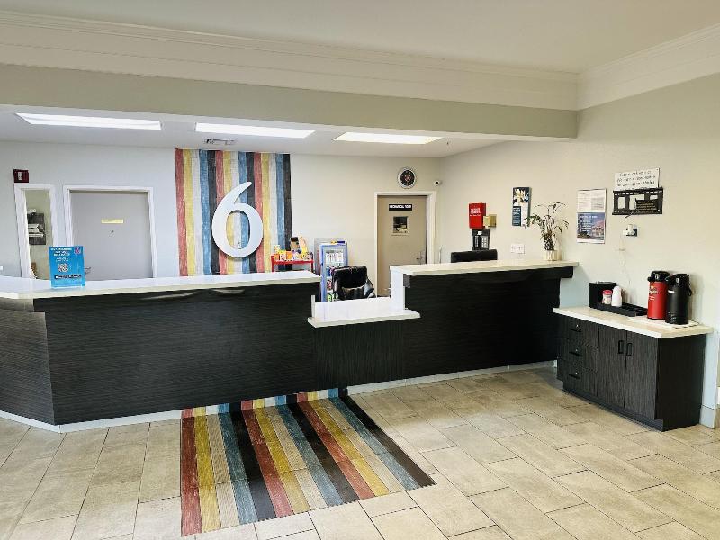 Motel 6 Mobile Al Airport Blvd image