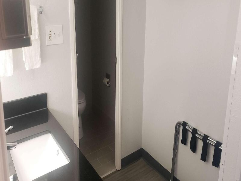 Motel 6 Mobile Al Airport Blvd image