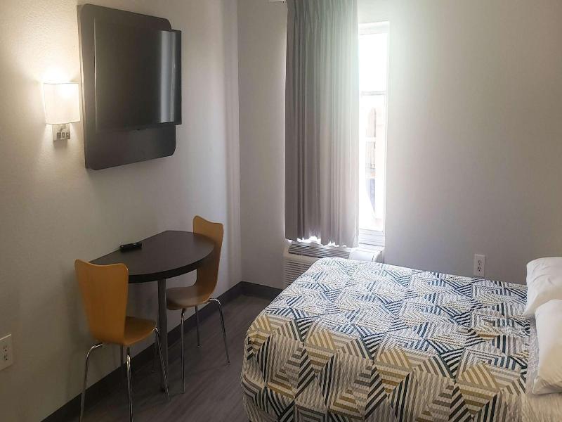 Motel 6 Mobile Al Airport Blvd image