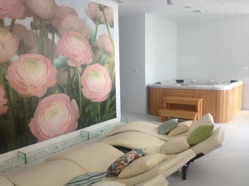 Wyndham Garden Westlake image
