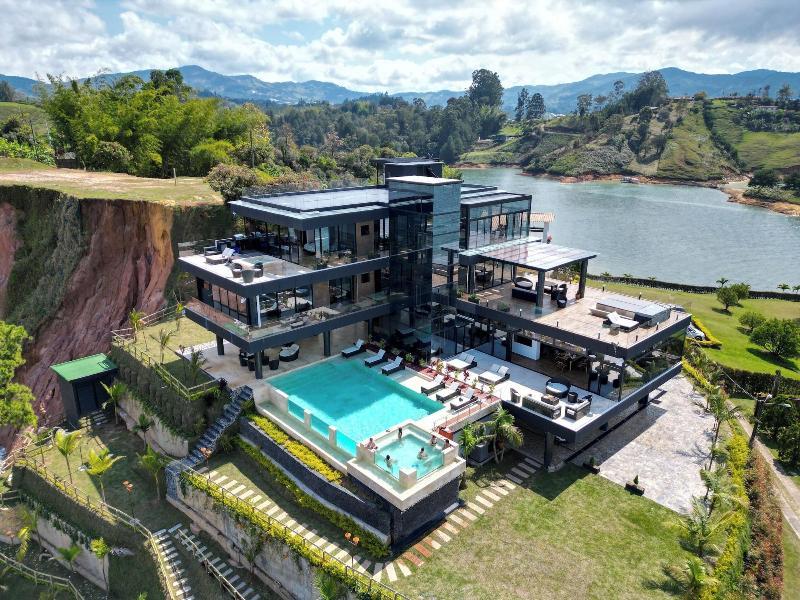 Vivanti Resort image