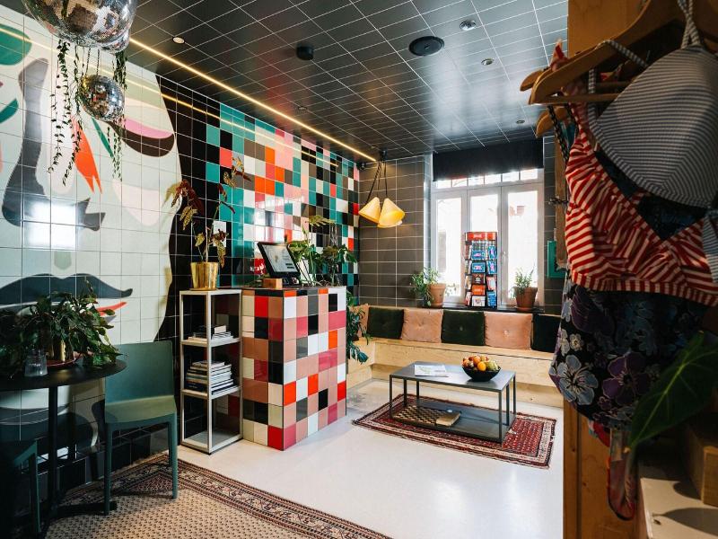 The Green Elephant Hostel Spa image