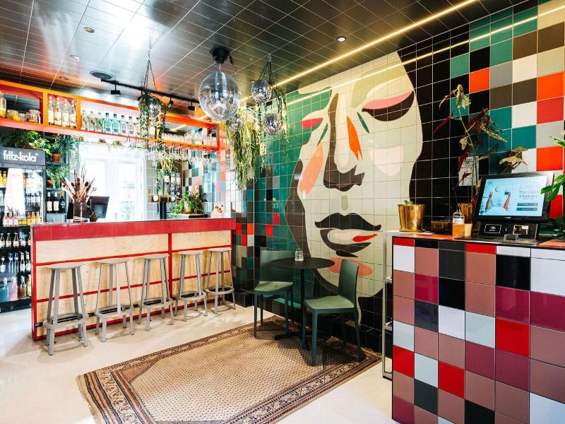 The Green Elephant Hostel Spa image