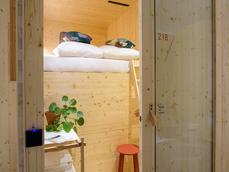The Green Elephant Hostel Spa image