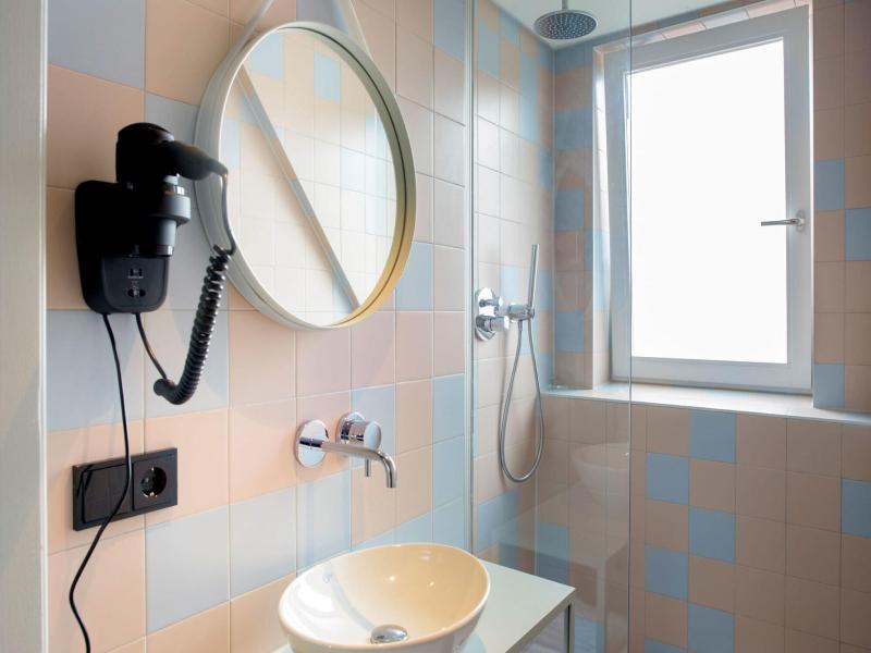 The Green Elephant Hostel Spa image