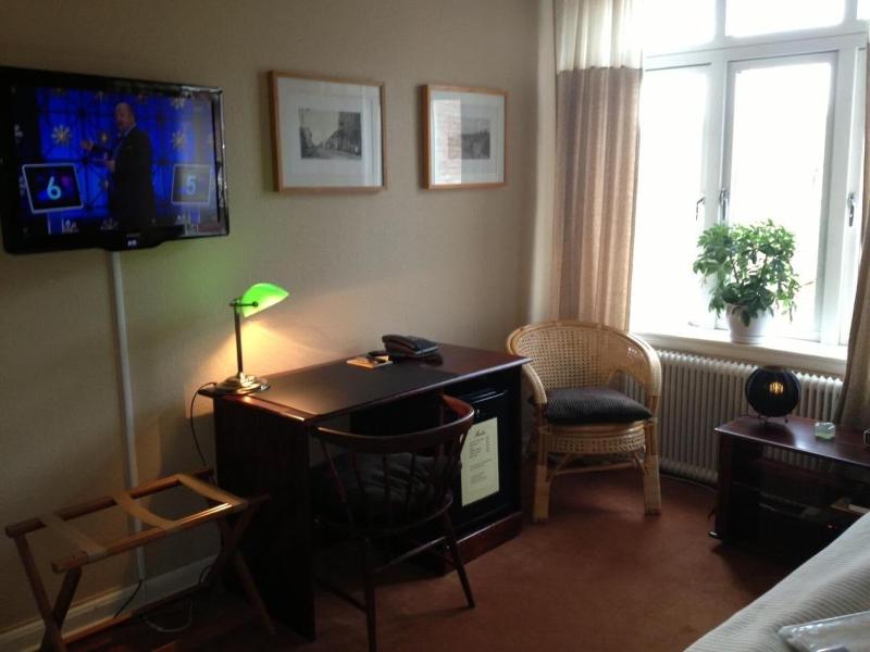 Hotel Lilton image