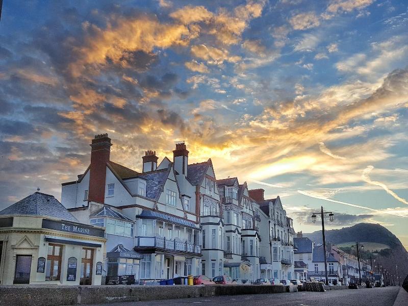 The Kingswood Hotel image
