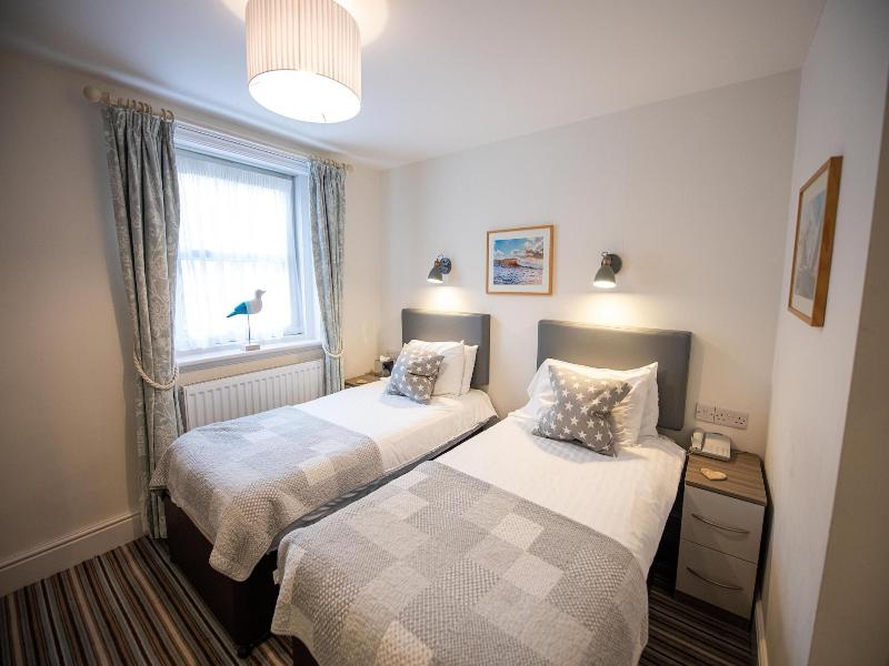 The Kingswood Hotel image