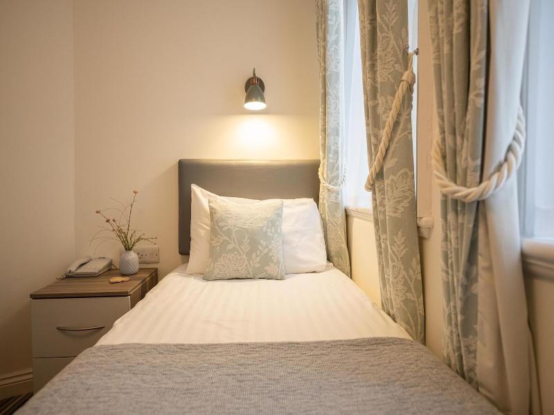 The Kingswood Hotel image