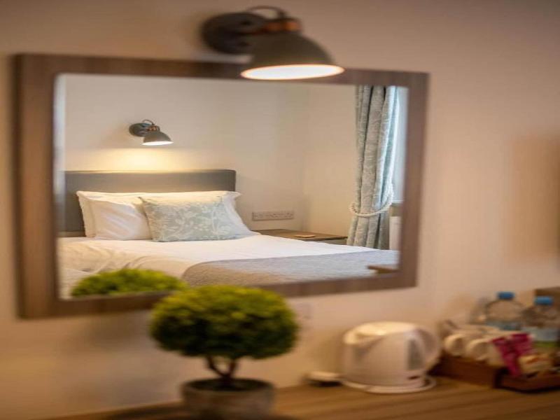 The Kingswood Hotel image