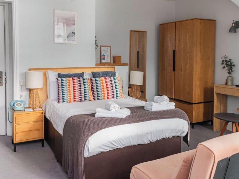The Kingswood Hotel image