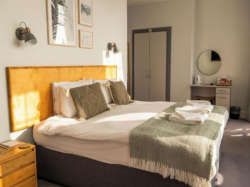 The Kingswood Hotel image