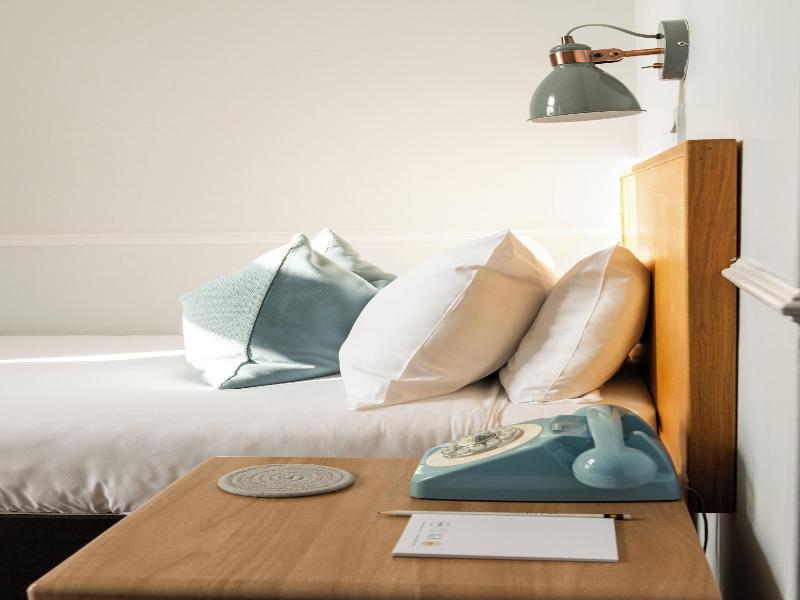 The Kingswood Hotel image