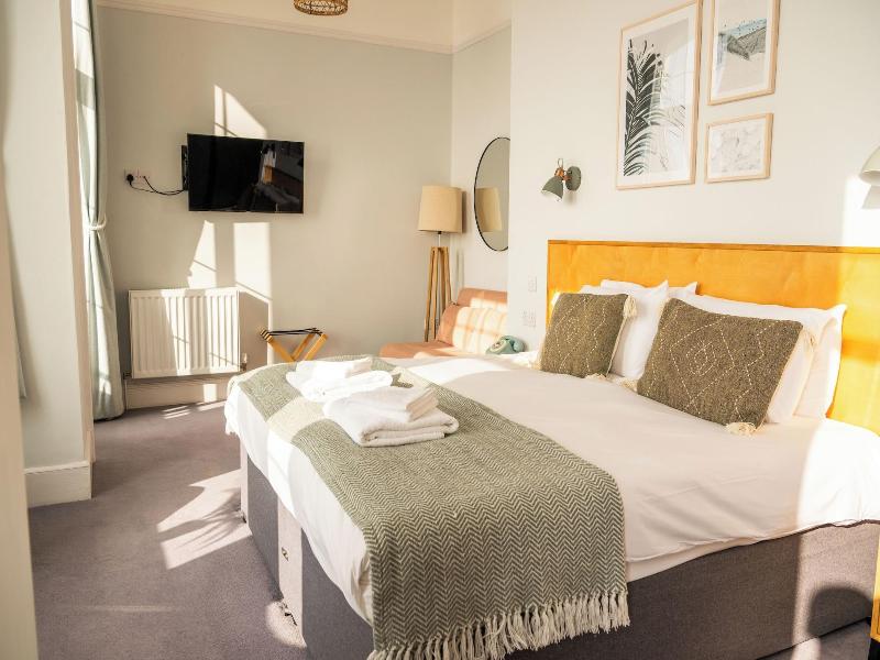 The Kingswood Hotel image