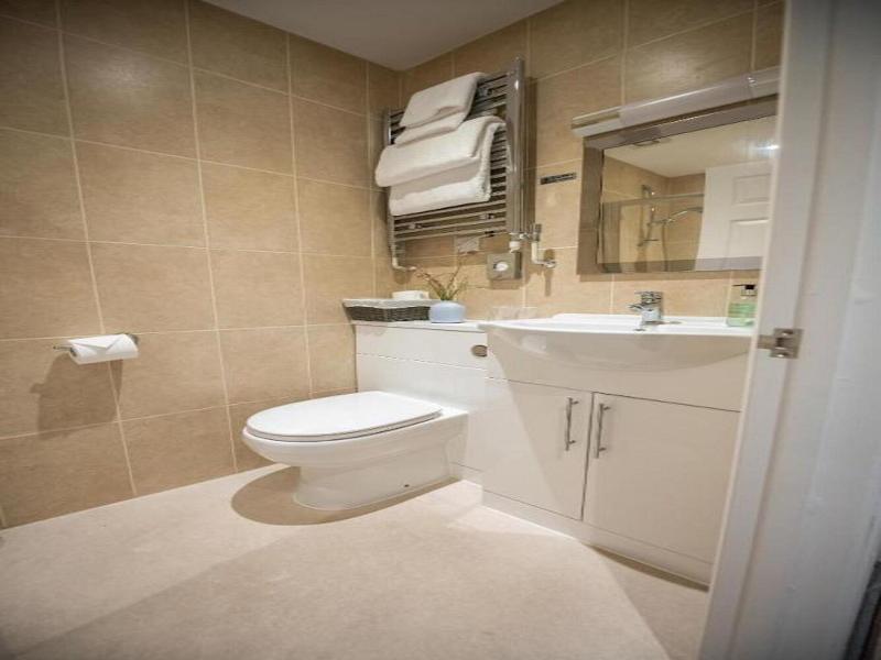 The Kingswood Hotel image