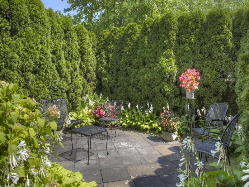 Francis Malbone House Inn image