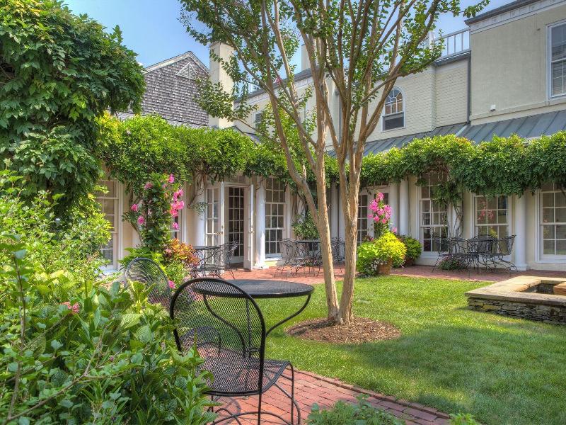Francis Malbone House Inn image