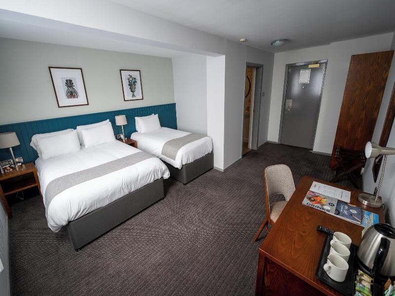 Caledonian Hotel By Greene King Inns image