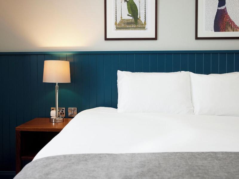 Caledonian Hotel By Greene King Inns image