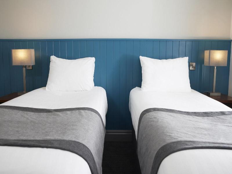 Caledonian Hotel By Greene King Inns image