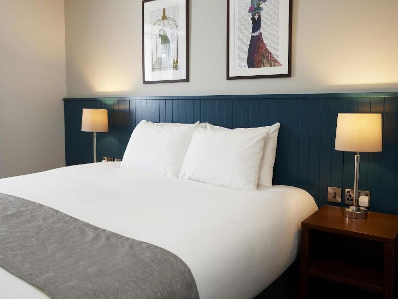 Caledonian Hotel By Greene King Inns image