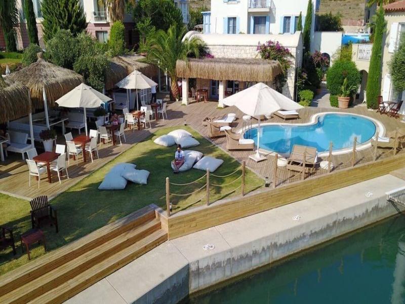 Port Alacati Hotel
