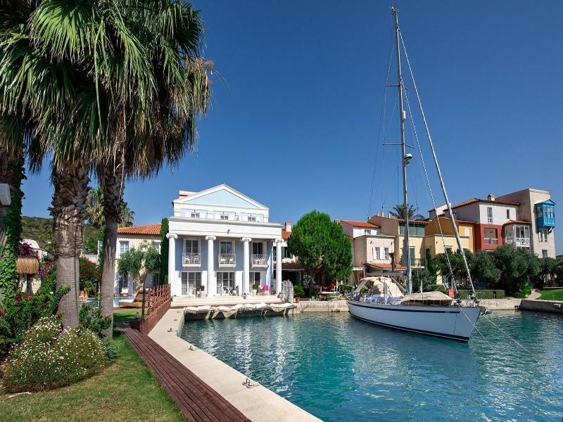 Port Alacati Hotel