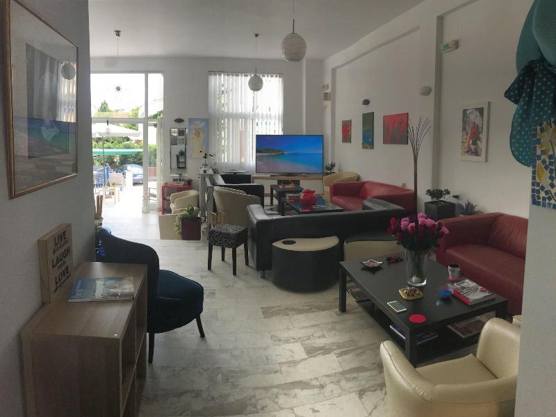 Victor Eleni Hotel