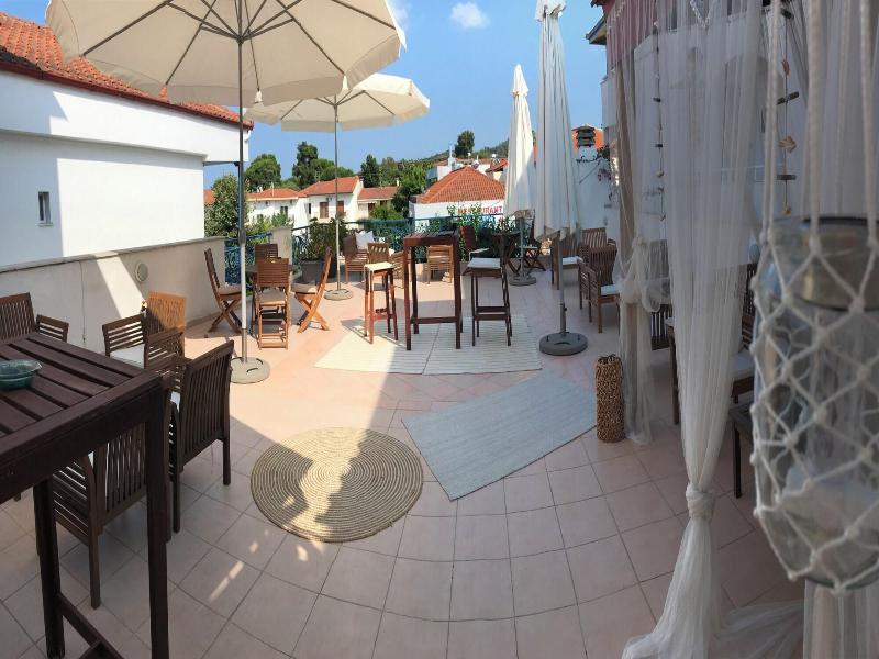 Victor Eleni Hotel