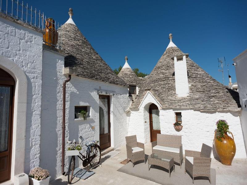 Romantic Trulli image